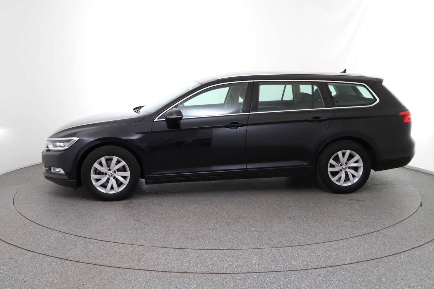 VW Passat Trendline 1,6 TDI | Bild 2 von 26