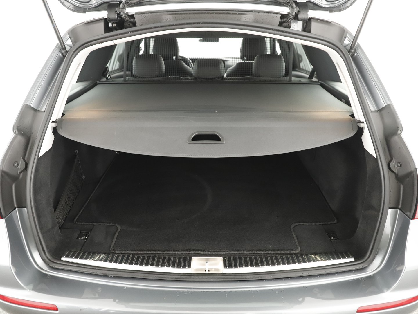 Mercedes E 220 d T 4MATIC Aut. | Bild 27 von 31