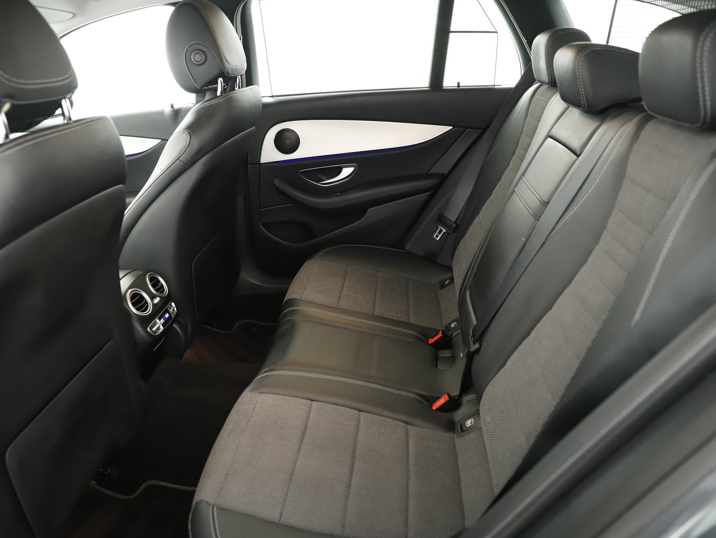 Mercedes E 220 d T 4MATIC Aut. | Bild 26 von 31