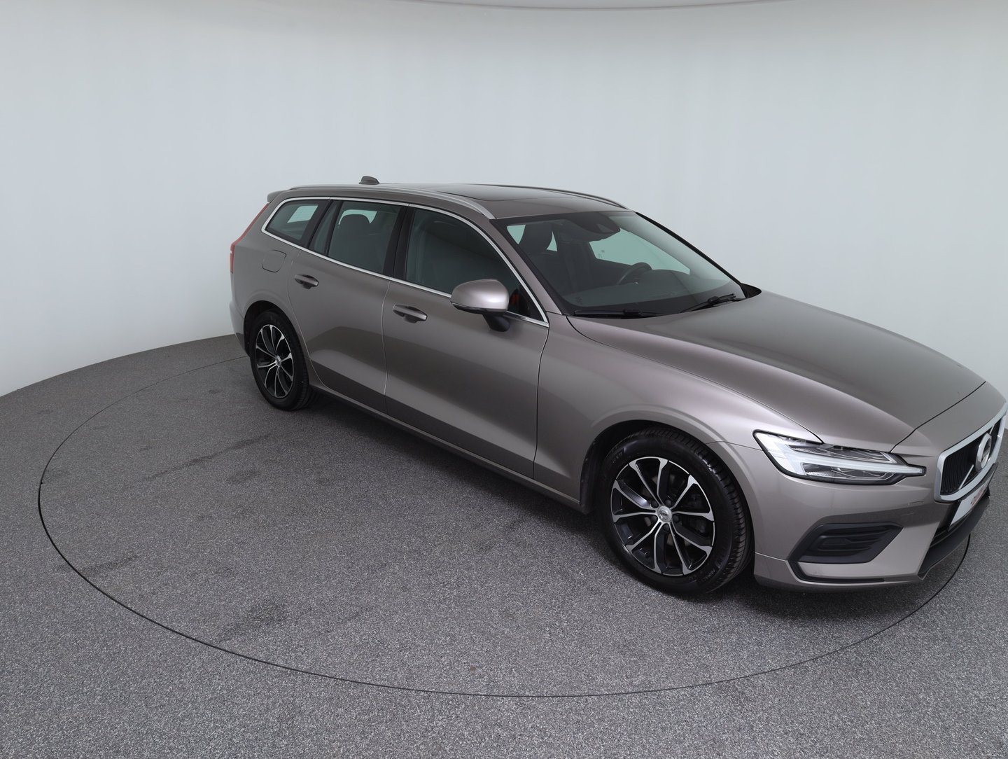 Volvo V60 D3 Momentum Pro Geartronic | Bild 3 von 8