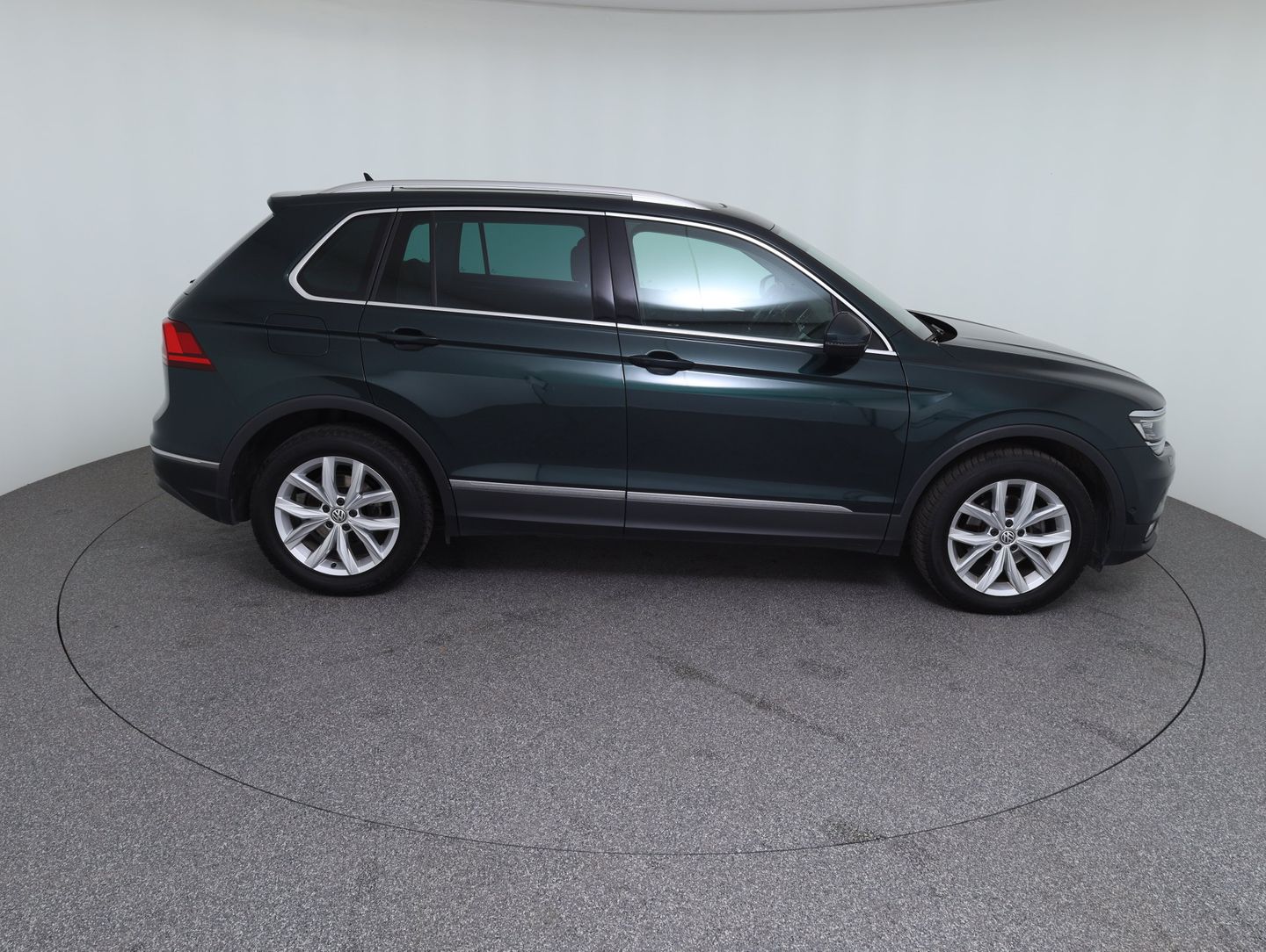 VW Tiguan Highline TDI SCR DSG | Bild 4 von 14