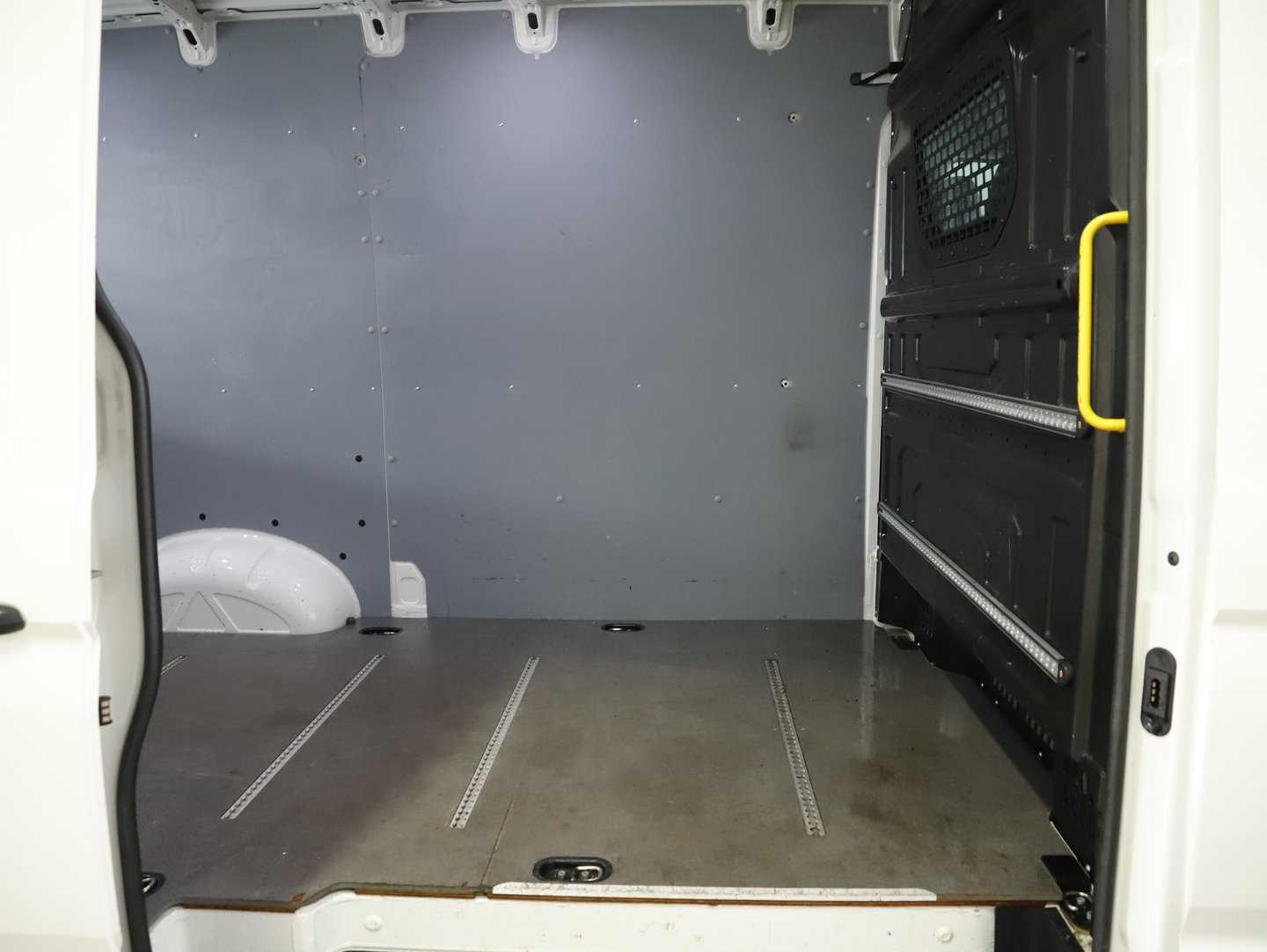 VW Crafter 35 Kasten L3H3 TDI Heck Single | Bild 5 von 16
