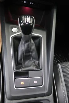 VW Golf Variant R-Line TSI in Deep Black Perleffekt