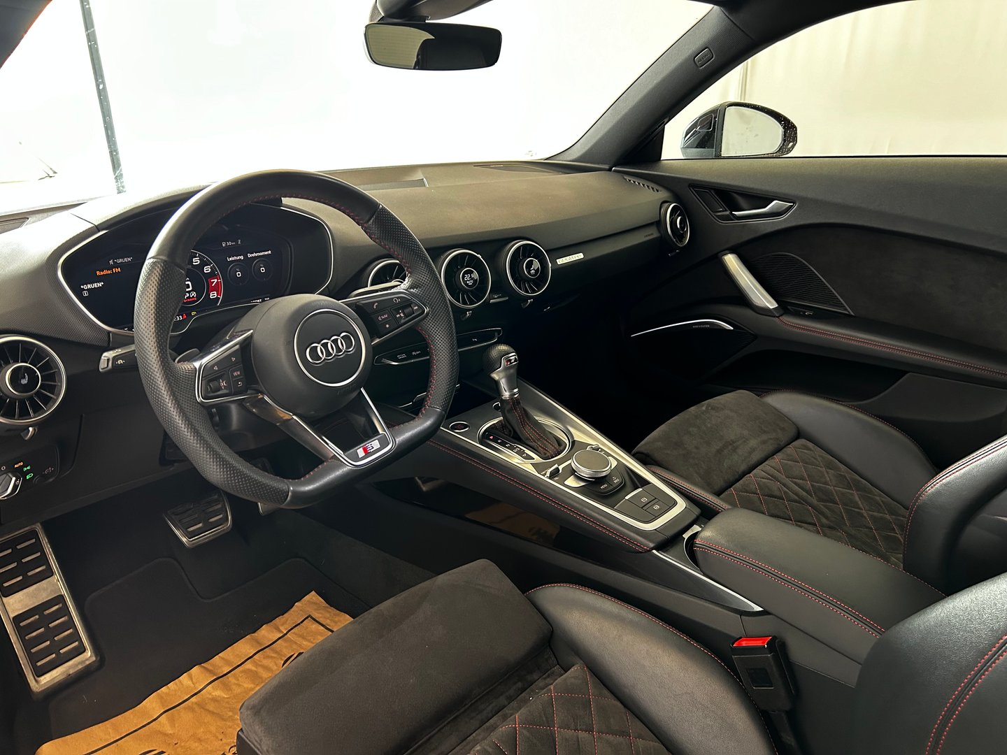Audi TT Coupé 45 TFSI quattro S-tronic | Bild 14 von 25