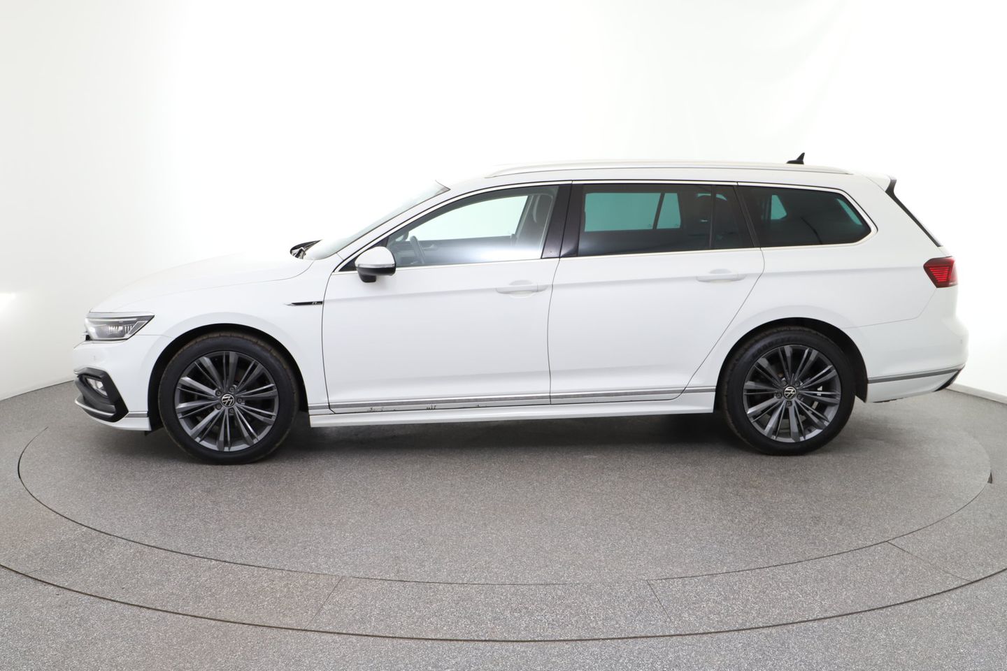 VW Passat Variant Elegance 2,0 TDI 4Motion DSG | Bild 2 von 32