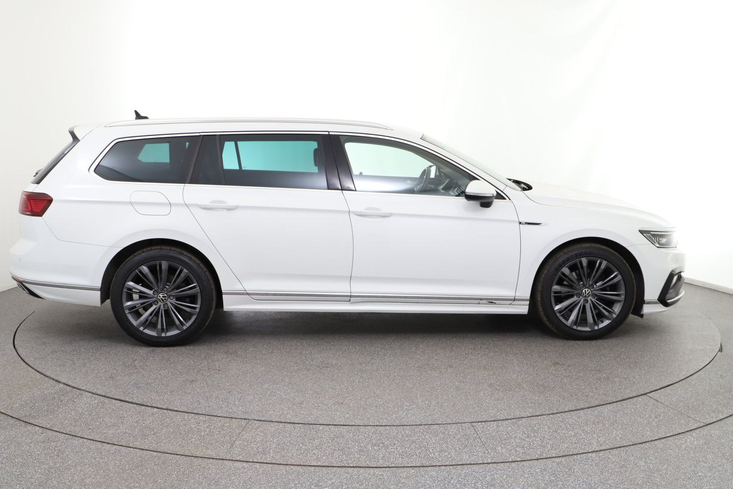 VW Passat Variant Elegance 2,0 TDI 4Motion DSG | Bild 6 von 32