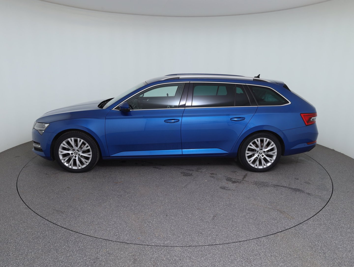 Škoda SUPERB Combi Style TDI DSG | Bild 8 von 24