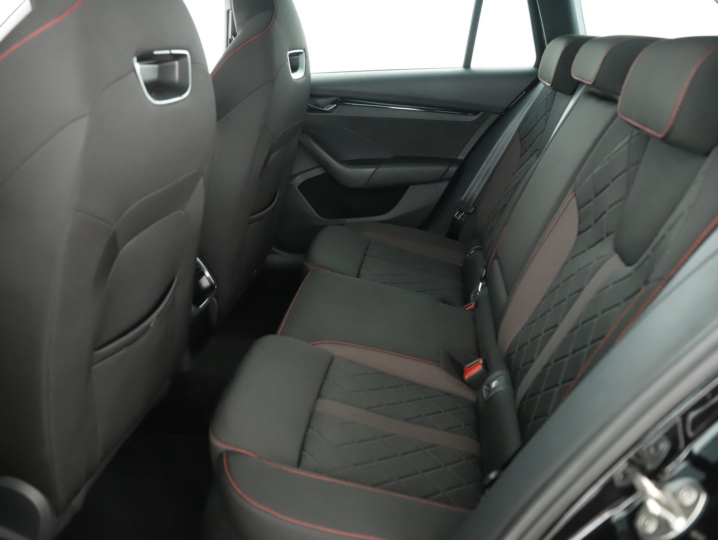 Škoda OCTAVIA Combi RS iV 245 DSG | Bild 24 von 30