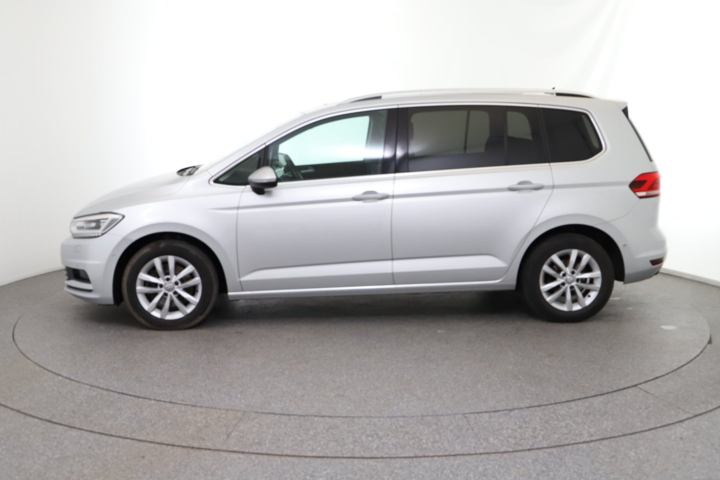 VW Touran Highline 2,0 SCR TDI | Bild 2 von 27