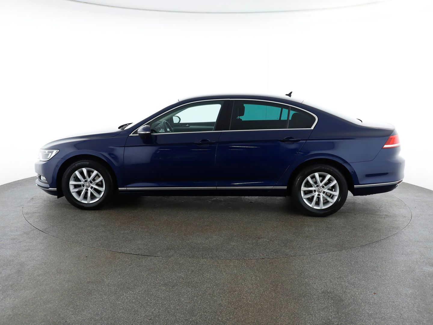 VW Passat Business 2,0 SRC TDI 4Motion DSG | Bild 2 von 26