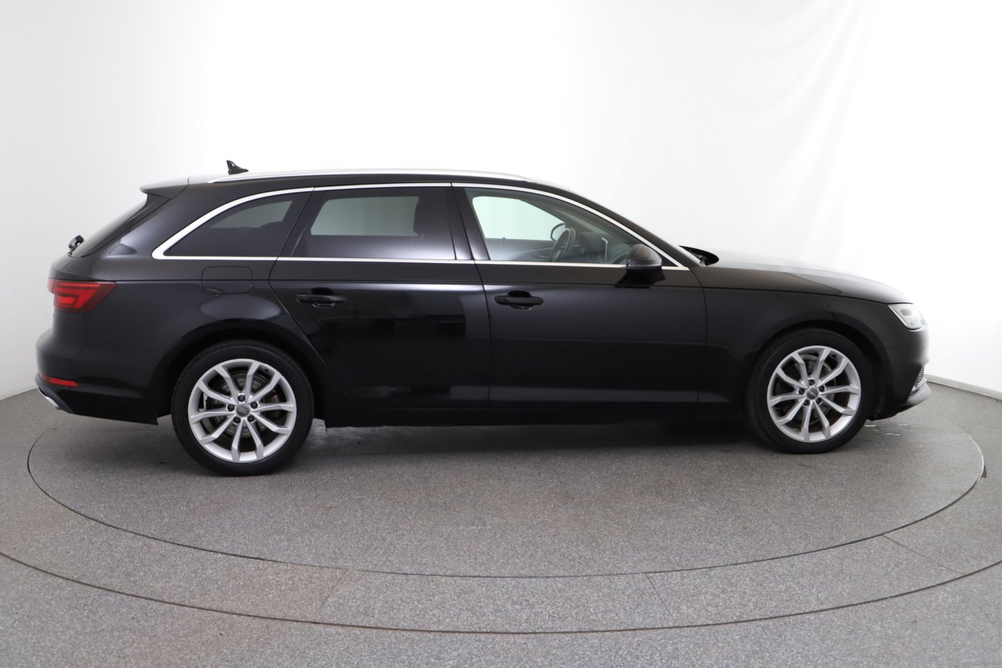 Audi A4 Avant 30 TDI Sport | Bild 6 von 31