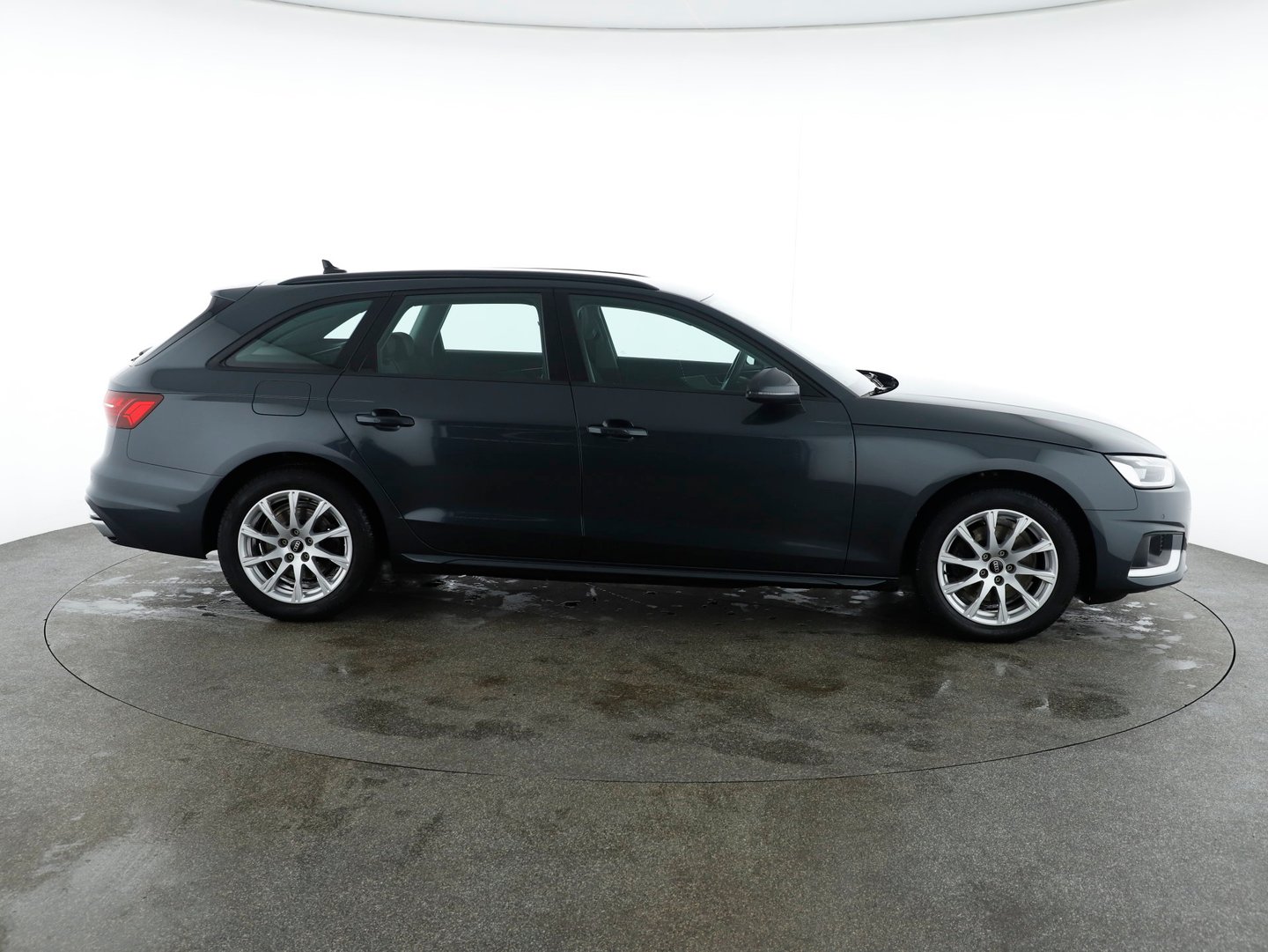 Audi A4 Avant 30 TDI advanced | Bild 4 von 35