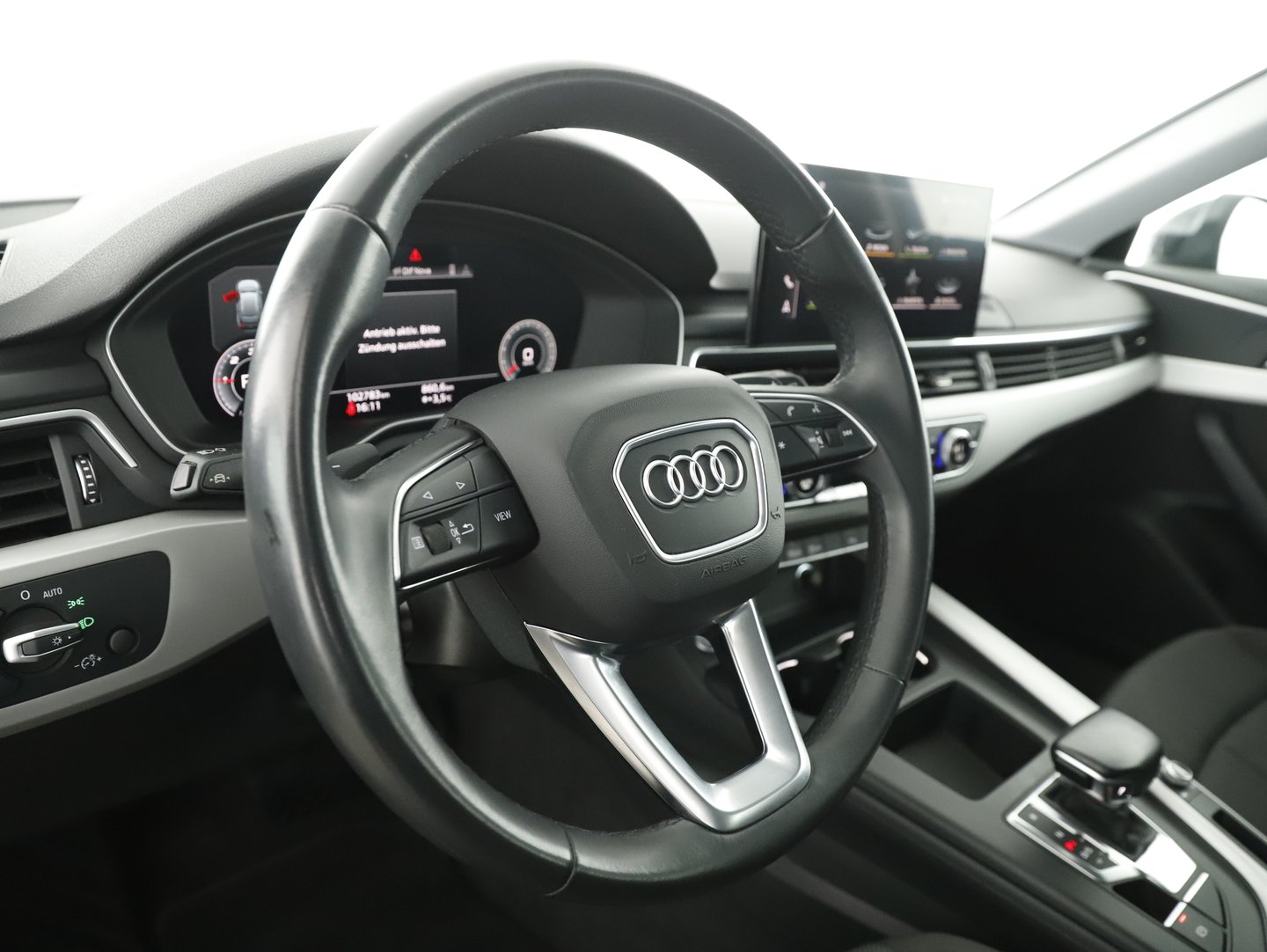 Audi A4 Avant 30 TDI advanced | Bild 16 von 35