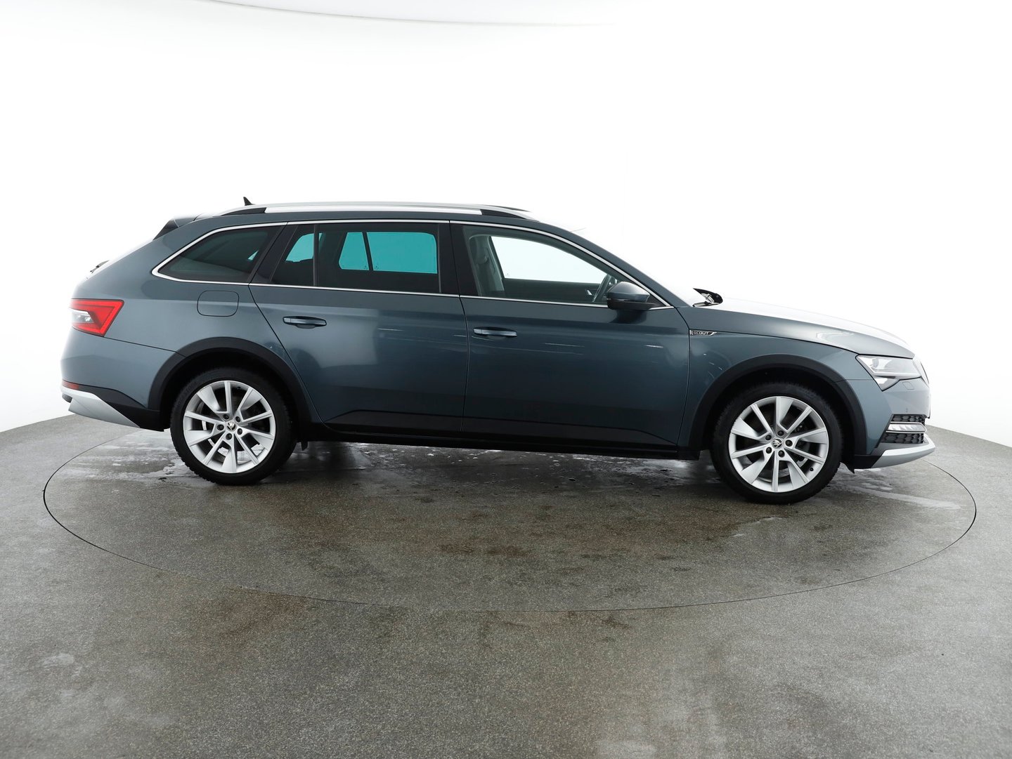 Škoda Superb Combi 4x4 Scout TDI DSG | Bild 6 von 30