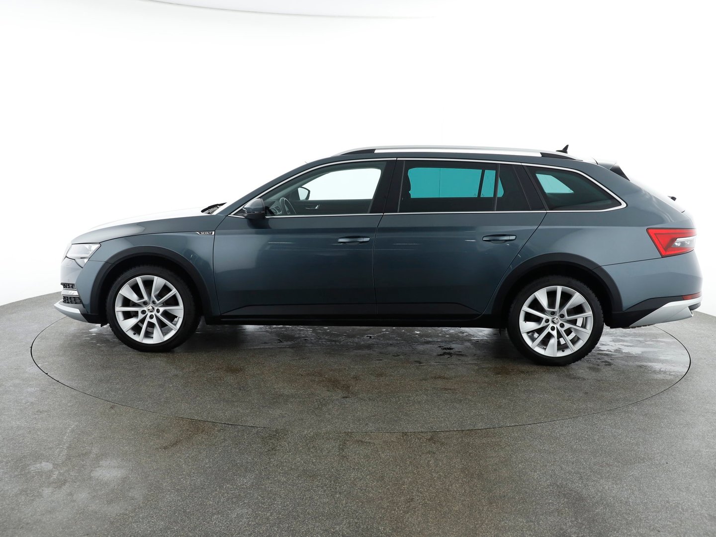 Škoda Superb Combi 4x4 Scout TDI DSG | Bild 2 von 30