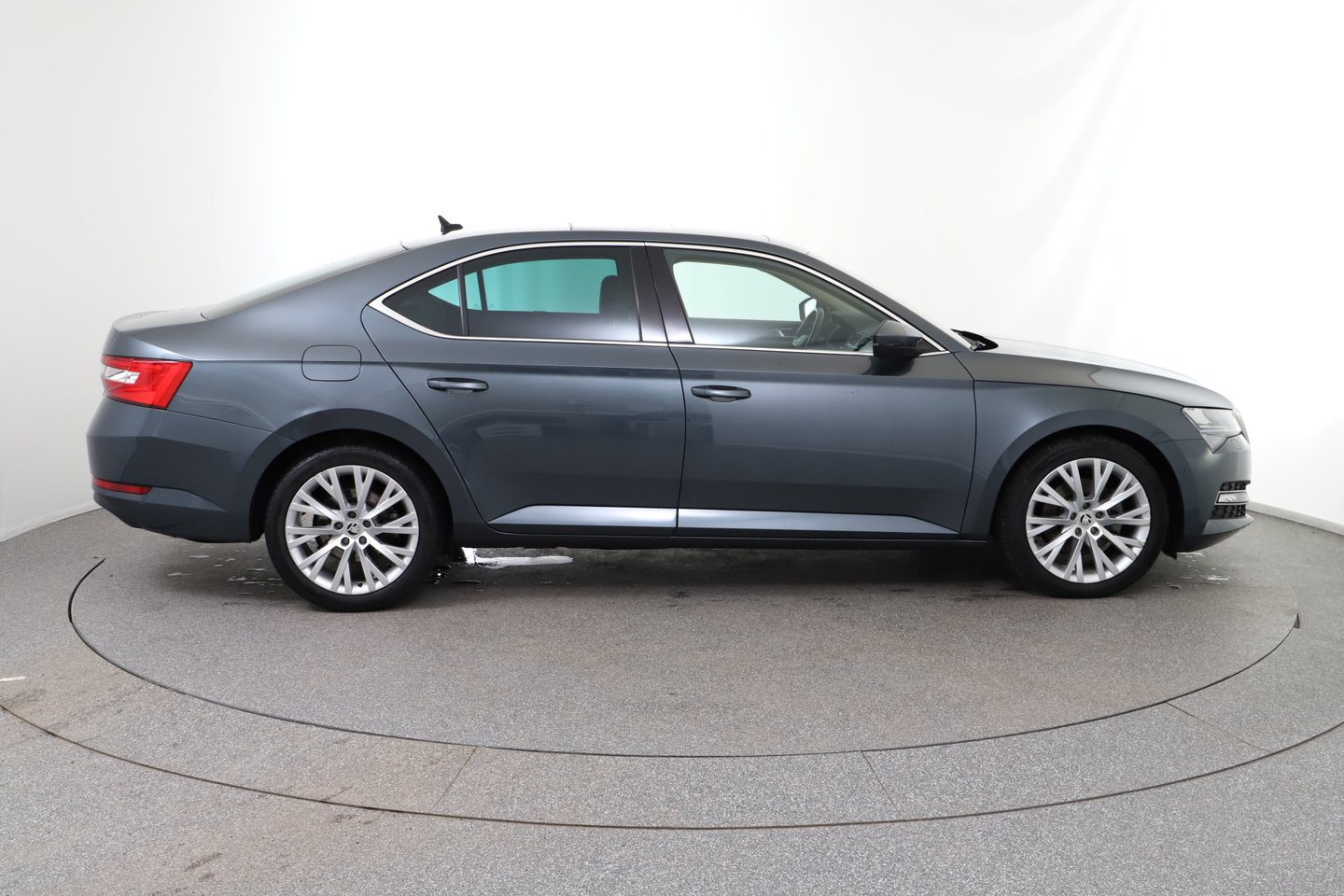 Škoda SUPERB Active TDI | Bild 6 von 30