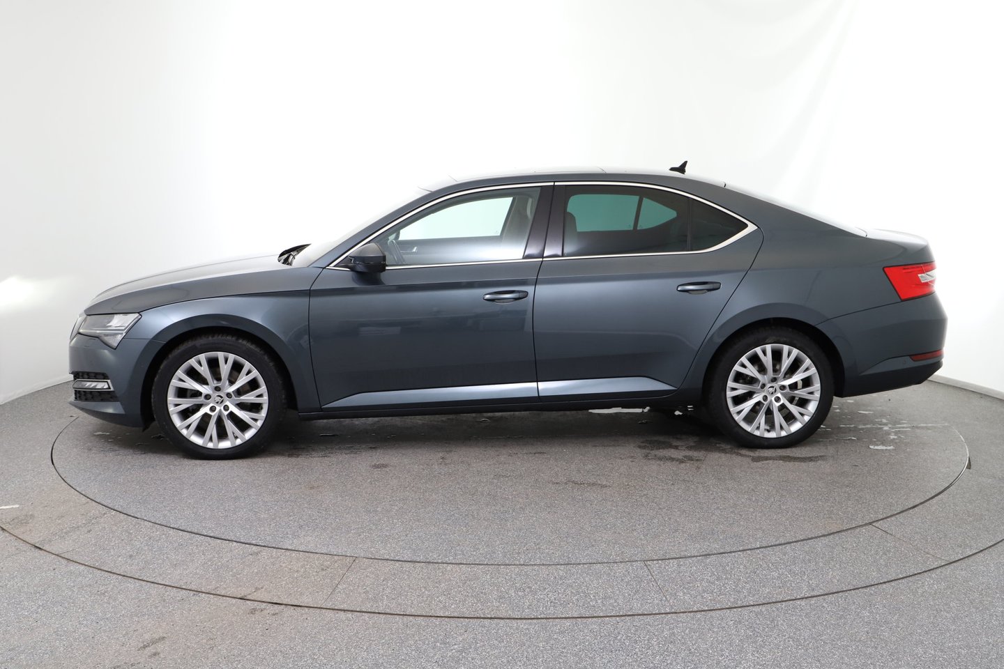 Škoda SUPERB Active TDI | Bild 2 von 30