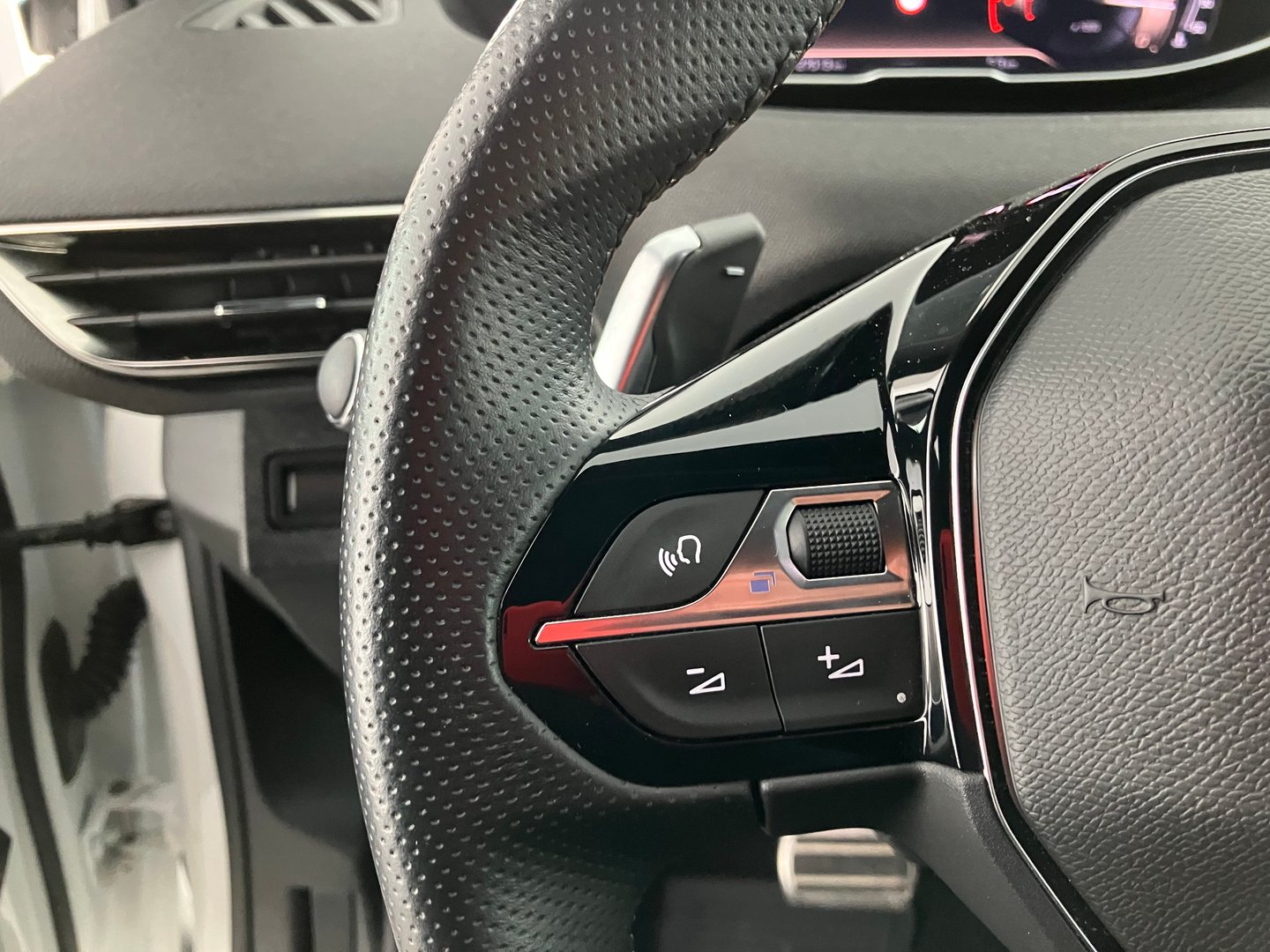 Peugeot 3008 PureTech 130 EAT8 GT | Bild 7 von 18