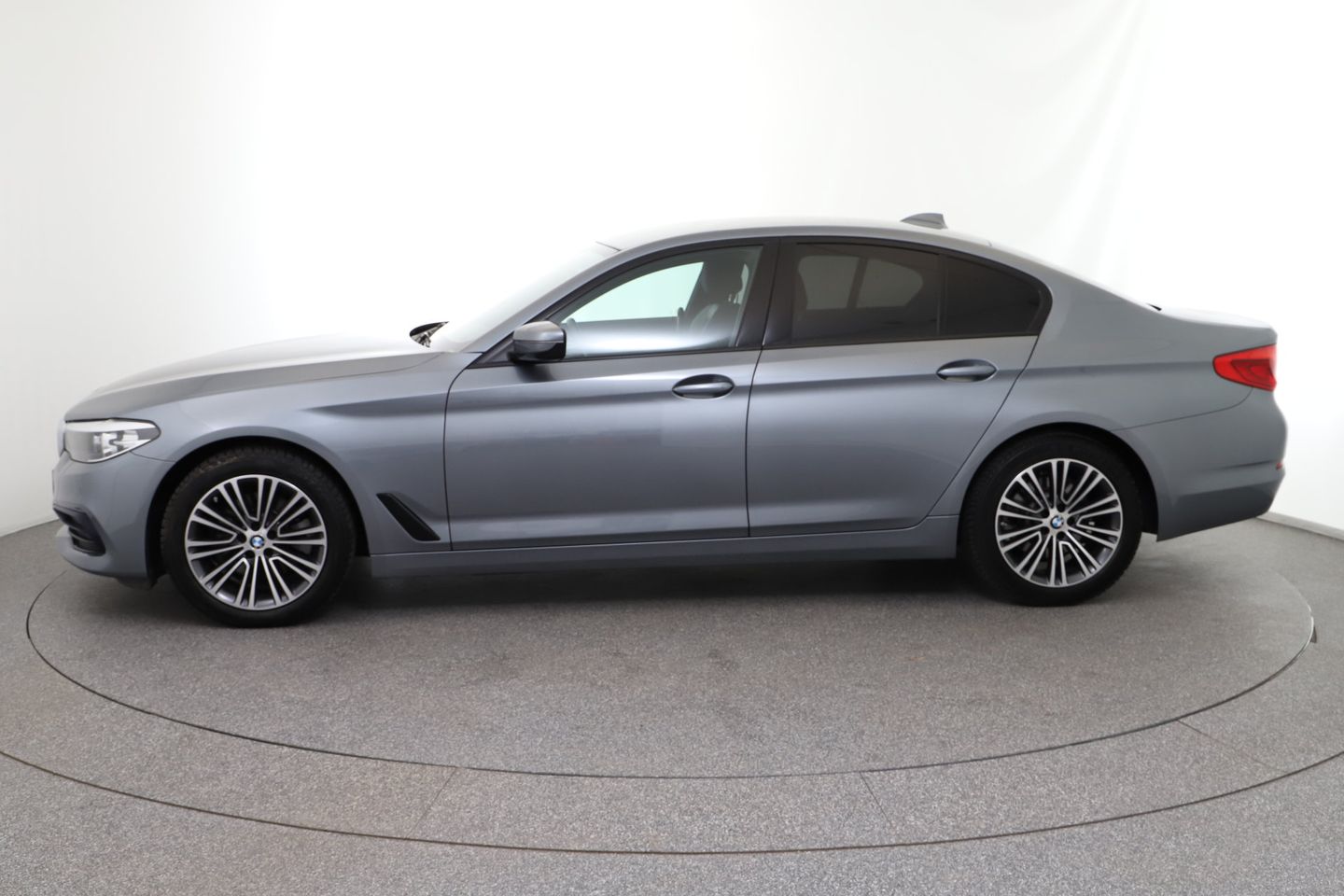 BMW 518d Aut. | Bild 2 von 30