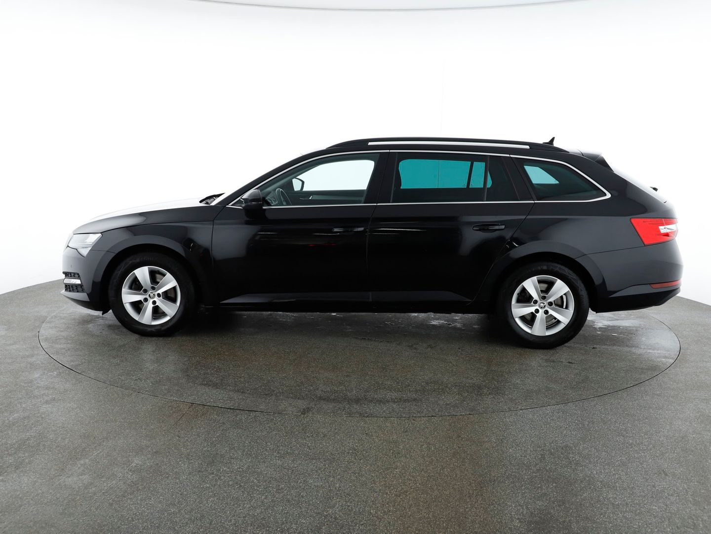 Škoda Superb Kombi 2,0 TDI Sportline DSG | Bild 2 von 28