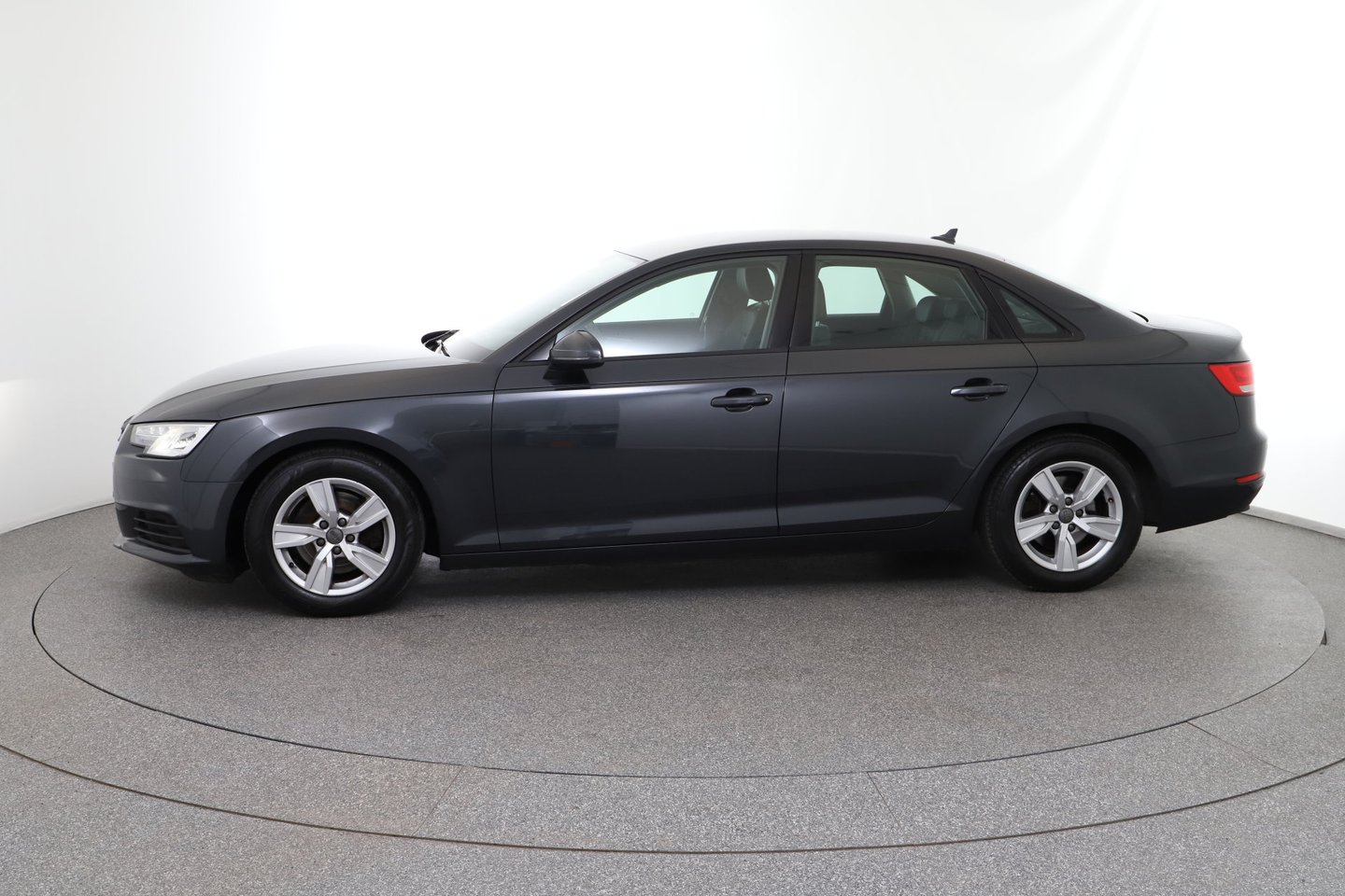 Audi A4 Avant 35 TDI | Bild 8 von 30