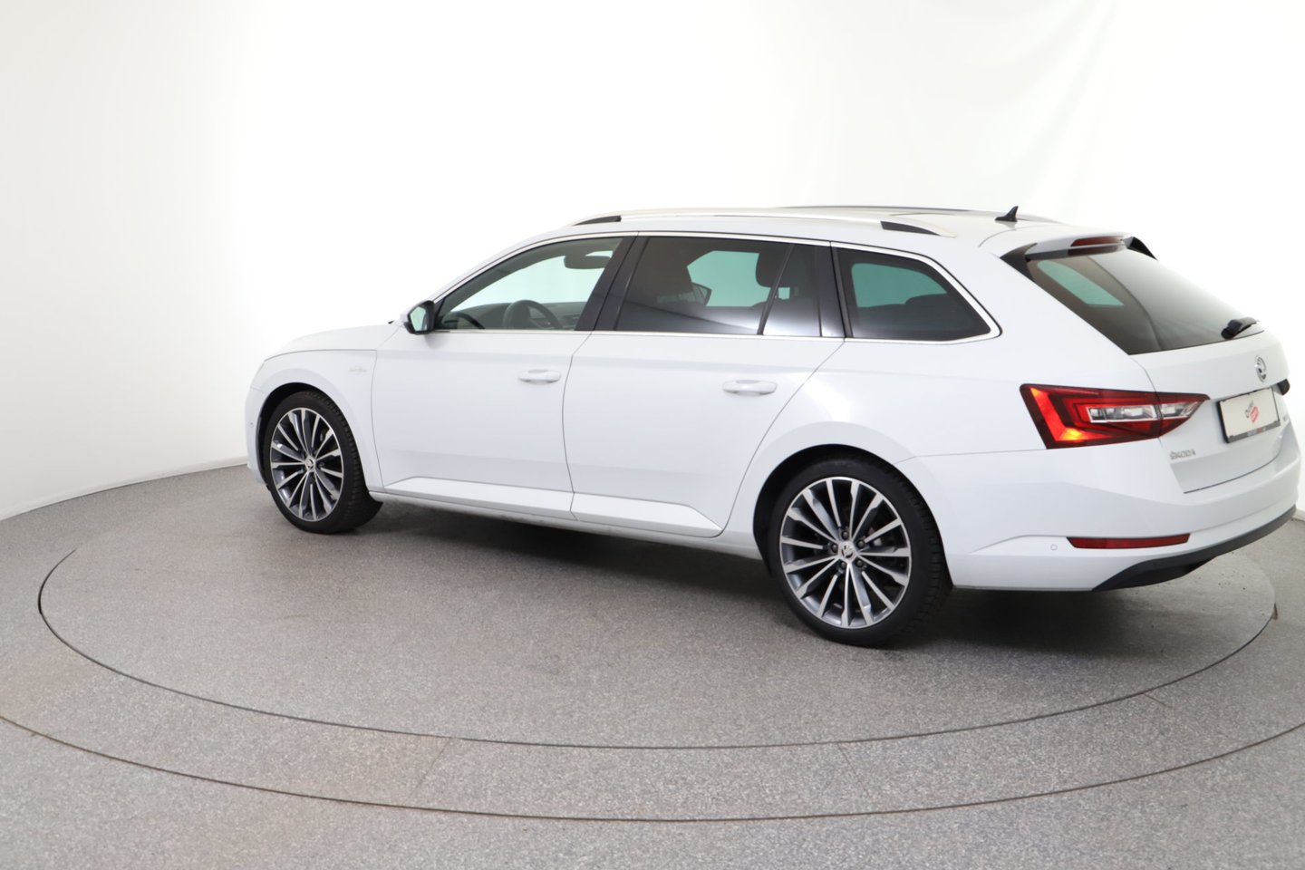 Škoda SUPERB Combi L&K TDI DSG | Bild 3 von 31