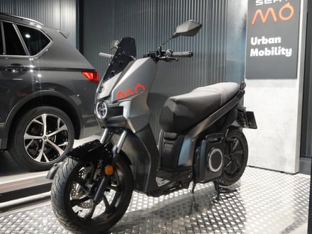 SEAT e-Roller Dark Aluminium