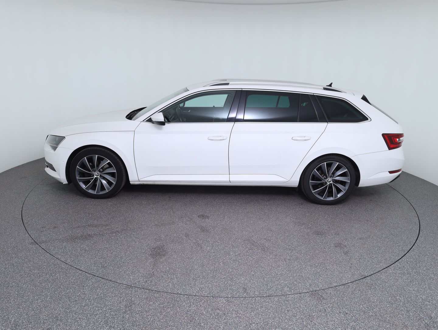 Škoda SUPERB Combi L&K TDI DSG | Bild 8 von 14