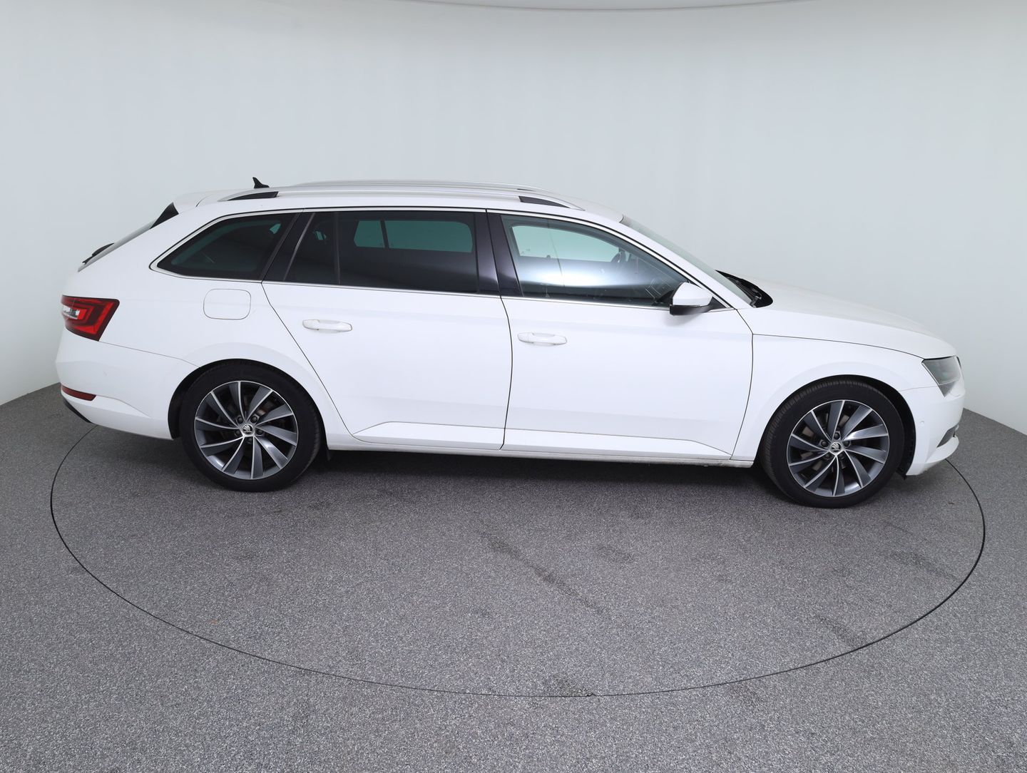 Škoda SUPERB Combi L&K TDI DSG | Bild 4 von 14