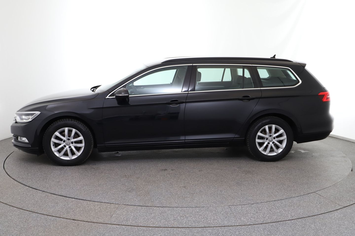 VW Passat Variant Comfortline TDI SCR DSG | Bild 2 von 26