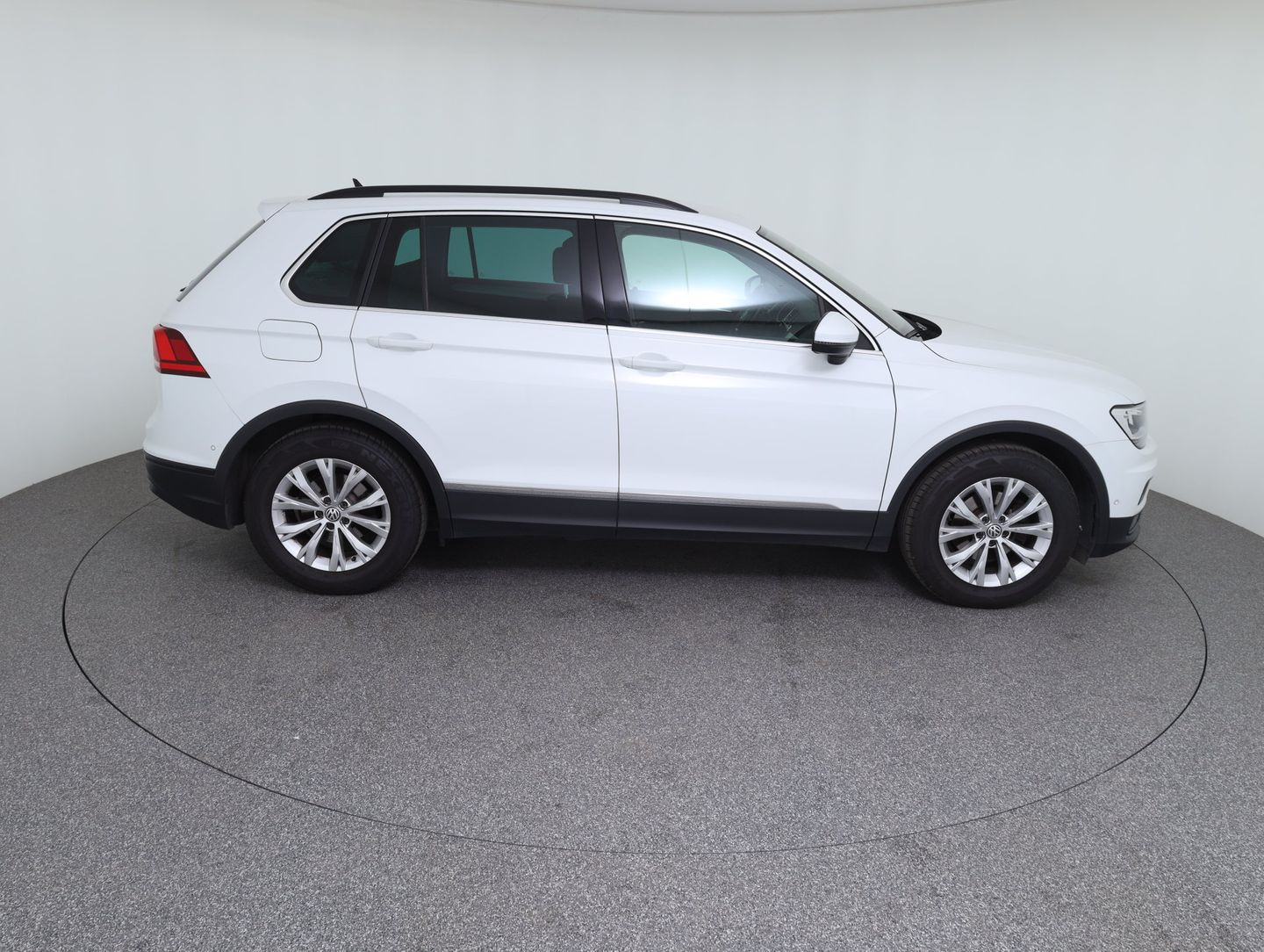 VW Tiguan Comfortline TDI SCR | Bild 4 von 14