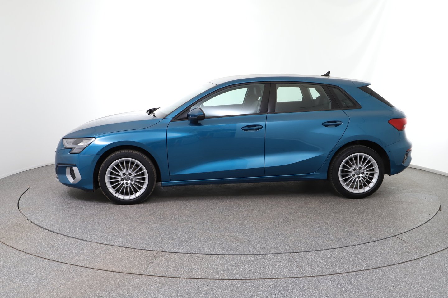 Audi A3 Sportback 35 TDI advanced ext. | Bild 2 von 26