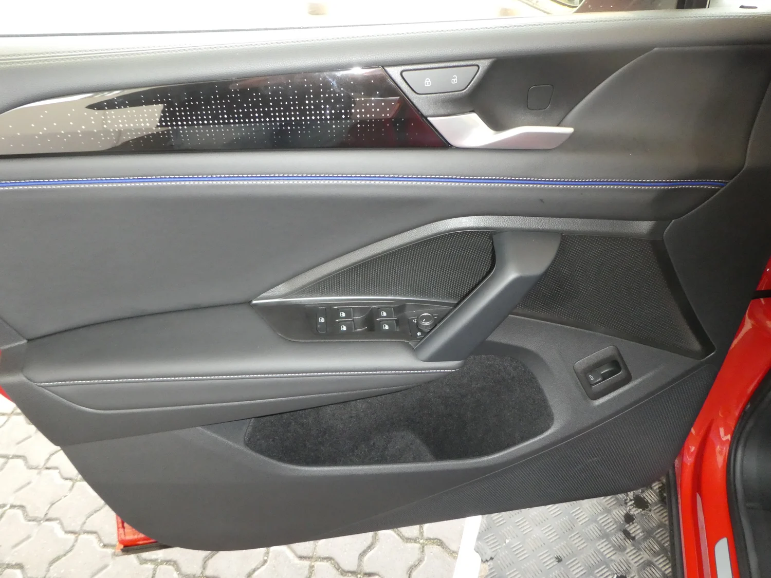 Bild eines VW Tiguan R-Line eTSI DSG