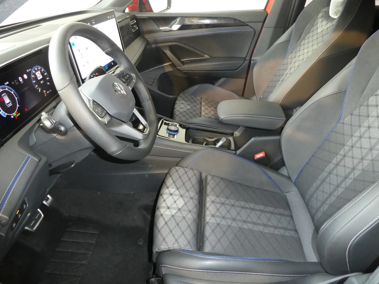 Bild eines VW Tiguan R-Line eTSI DSG