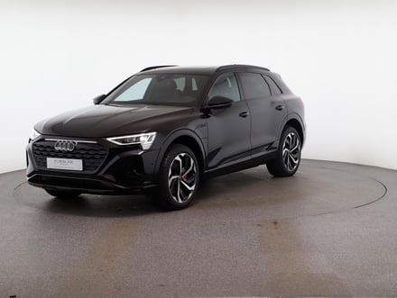 Audi Q8 55 e-tron quattro business