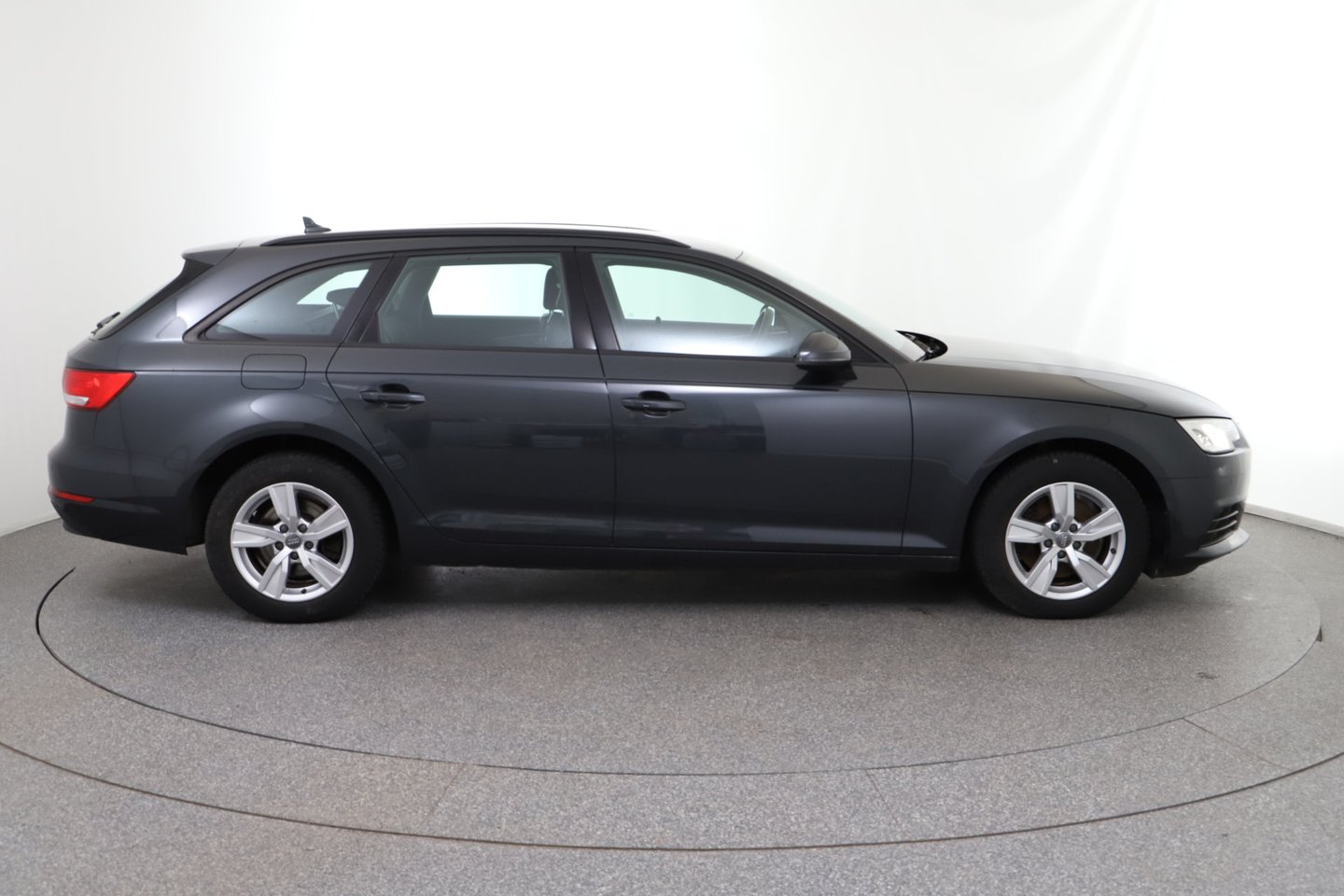 Audi A4 Avant 30 TDI advanced | Bild 6 von 23