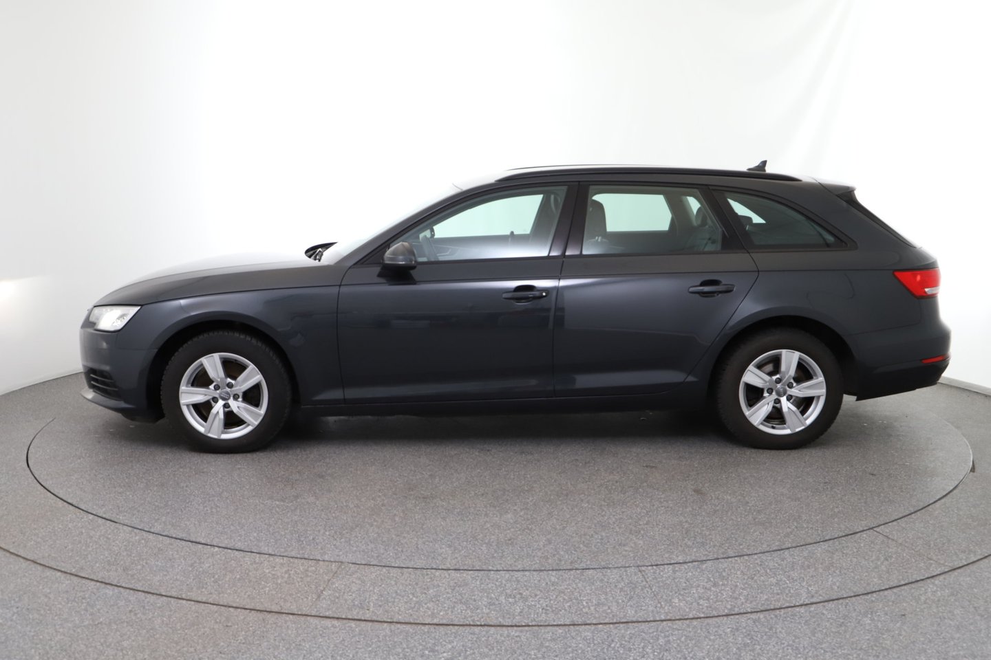 Audi A4 Avant 30 TDI advanced | Bild 2 von 23