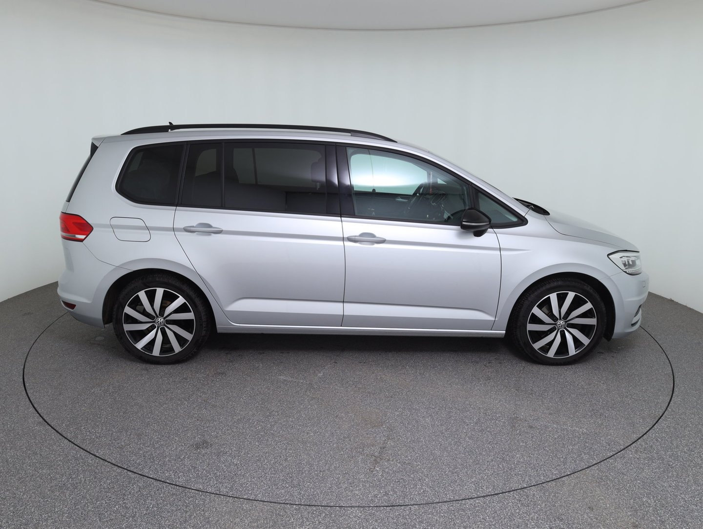 VW Touran Highline TDI SCR 5-Sitzer | Bild 4 von 22