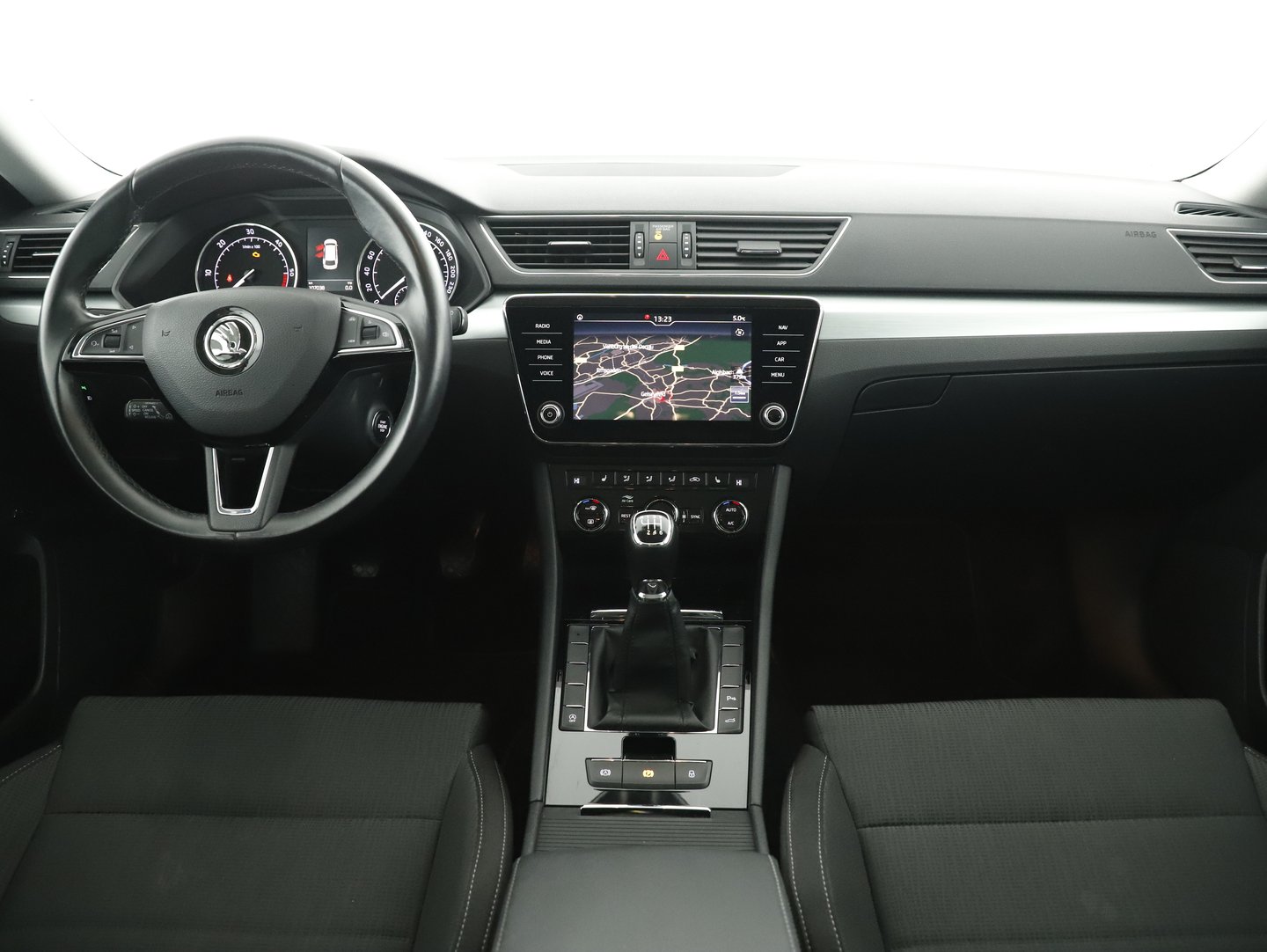 Škoda SUPERB Combi Ambition TDI | Bild 14 von 29