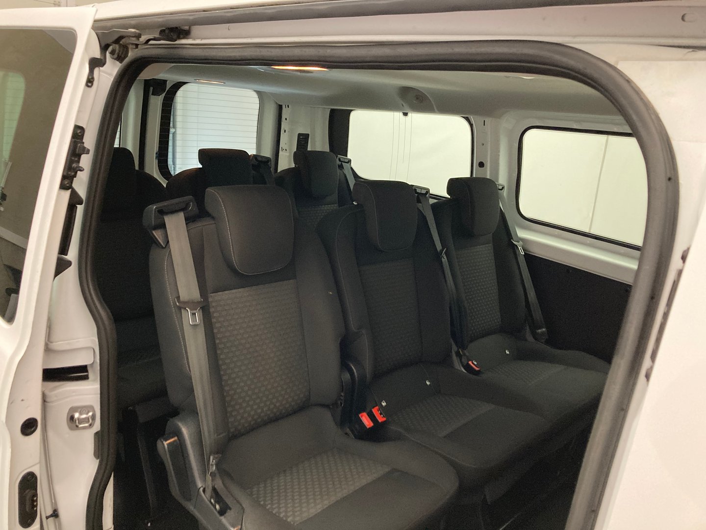 Ford Transit Custom Variobus 2,0 TDCI L1H1 320 Trend | Bild 11 von 23