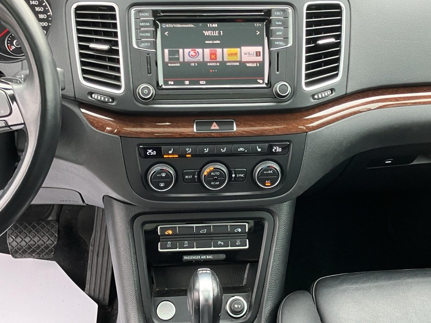 VW Sharan Business+ TDI SCR DSG 5-Sitzer | Bild 16 von 19