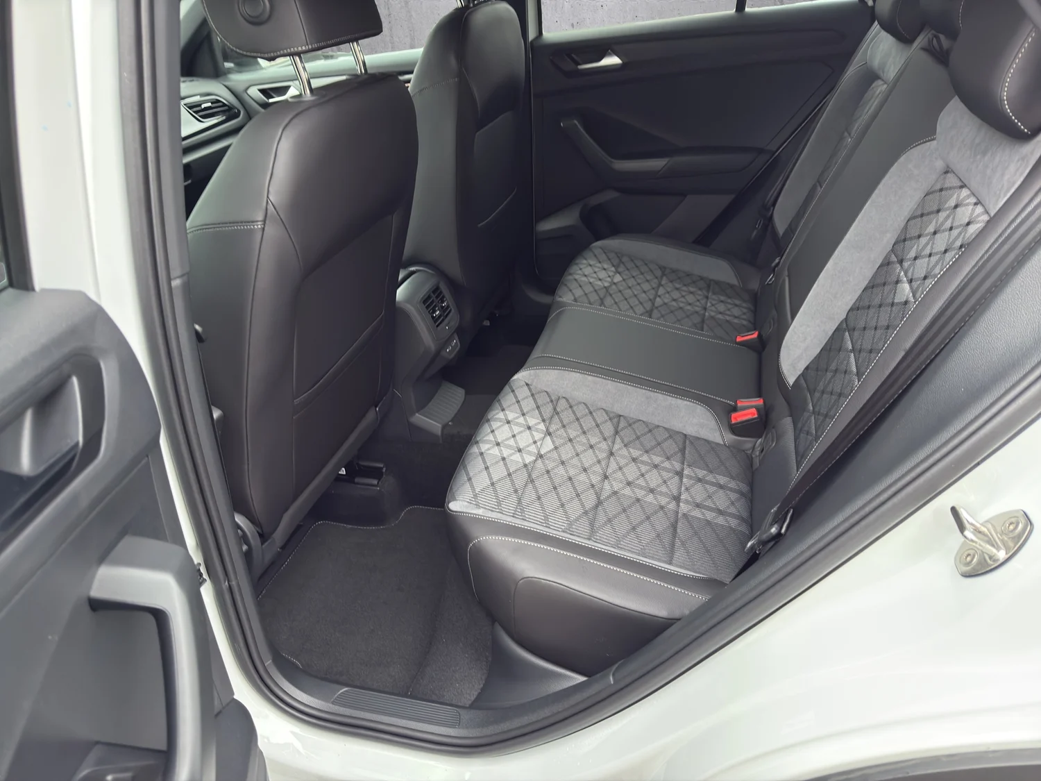 Bild eines T-Roc R-Line TDI DSG