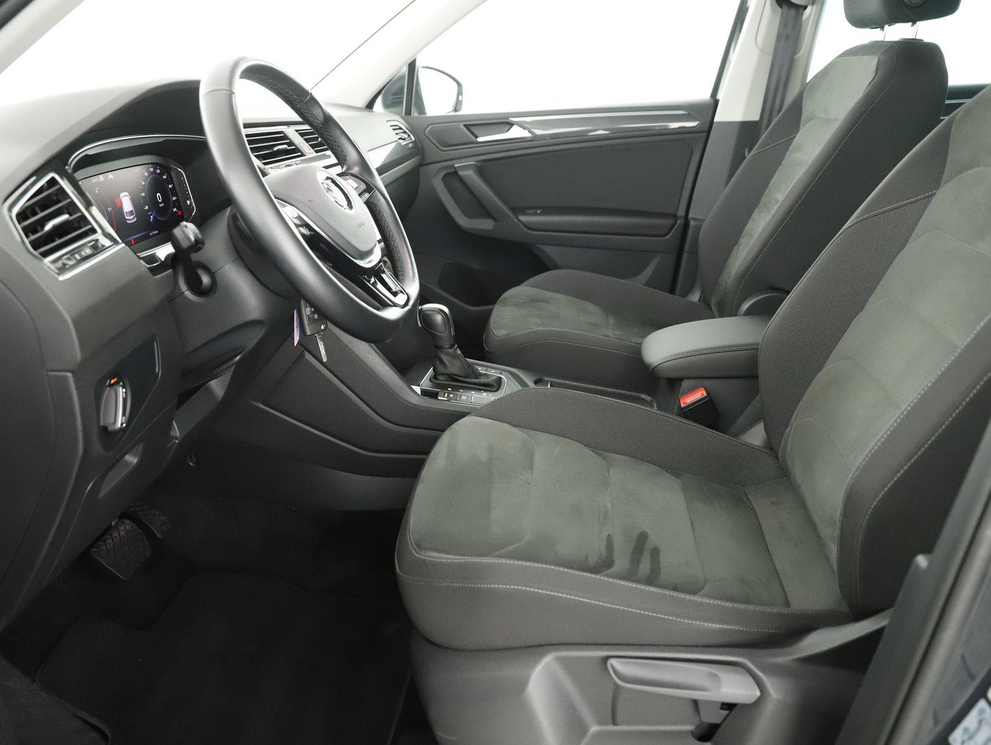 VW Tiguan Highline TDI SCR DSG | Bild 12 von 27
