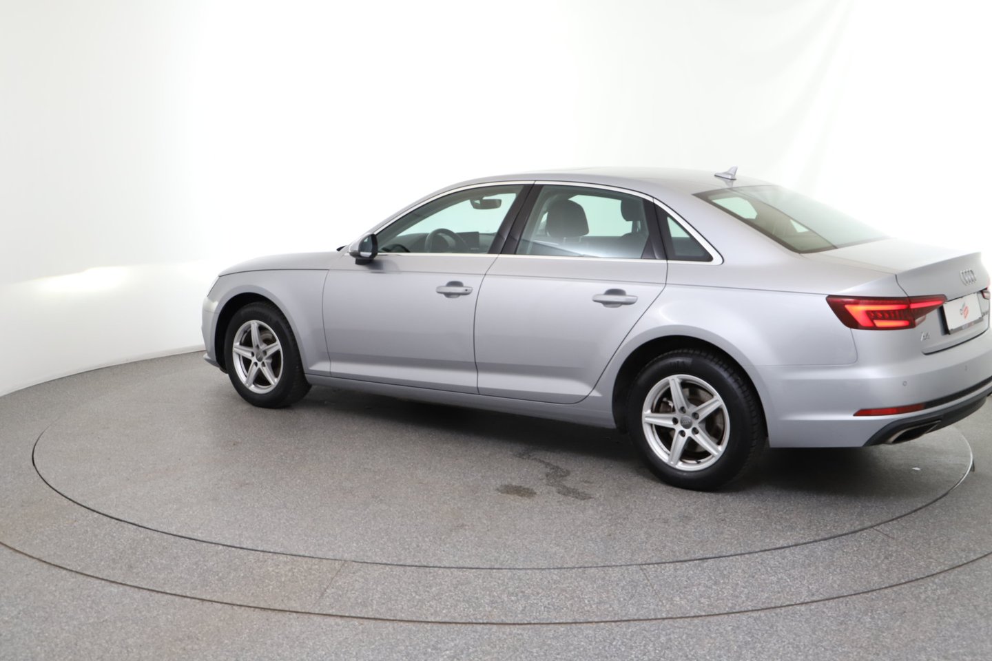 Audi A4 Limousine 30 TDI | Bild 3 von 28