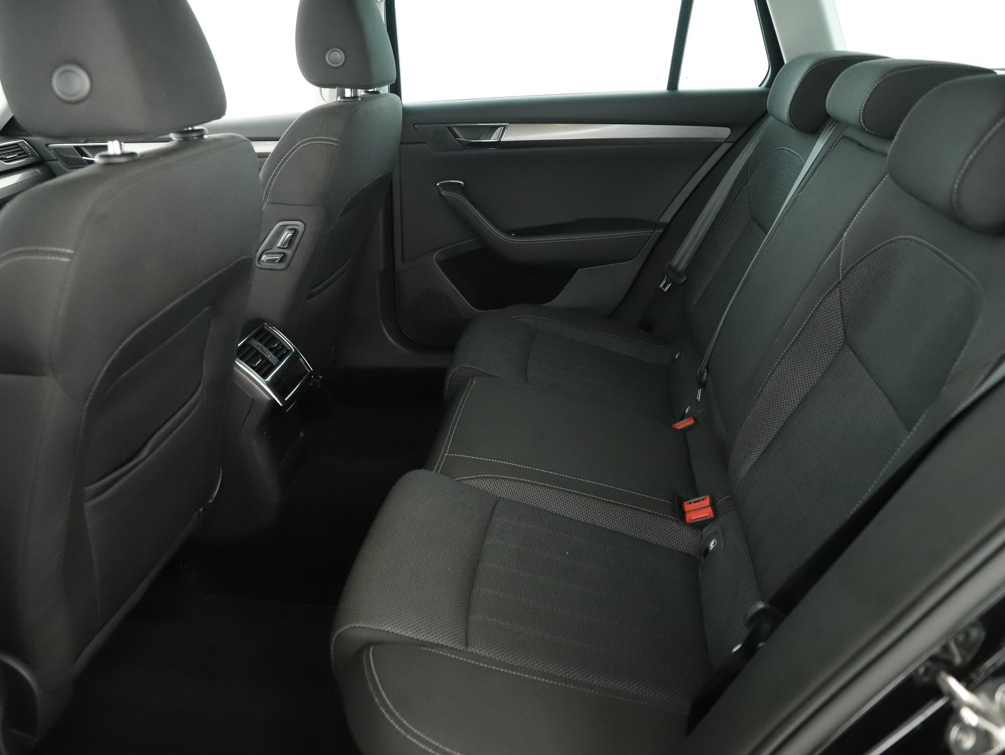 Škoda SUPERB Combi Style TDI SCR DSG | Bild 14 von 21