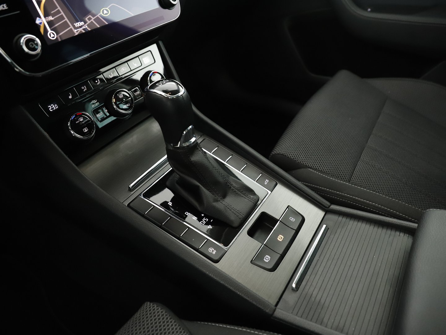 Škoda SUPERB Combi Style TDI SCR DSG | Bild 10 von 21