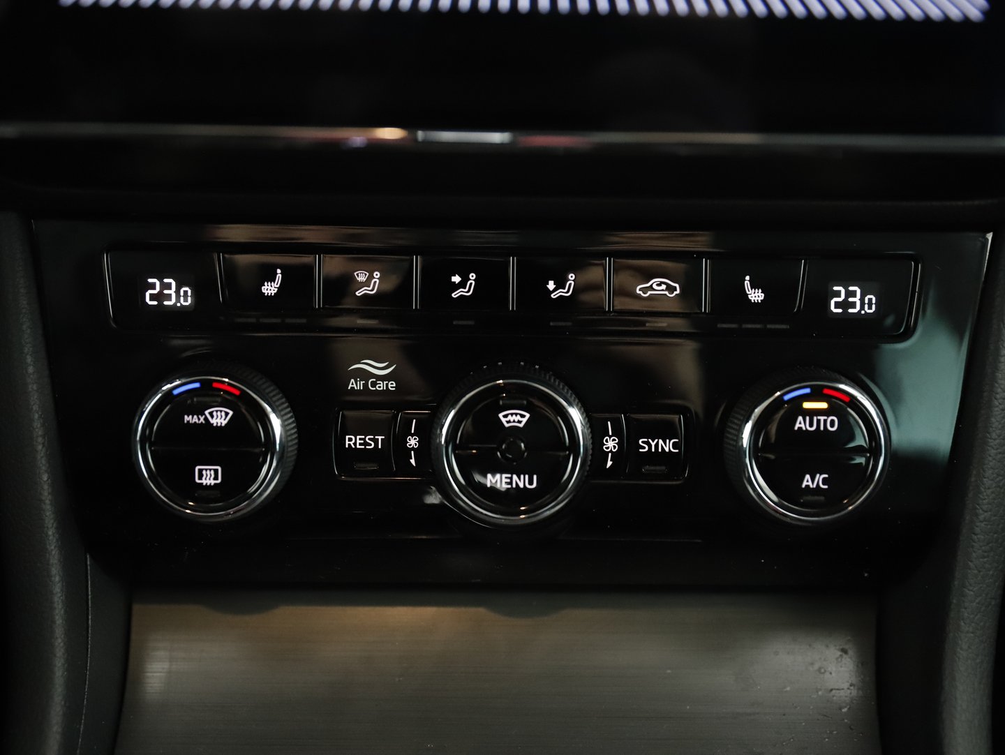 Škoda SUPERB Combi Style TDI SCR DSG | Bild 9 von 21