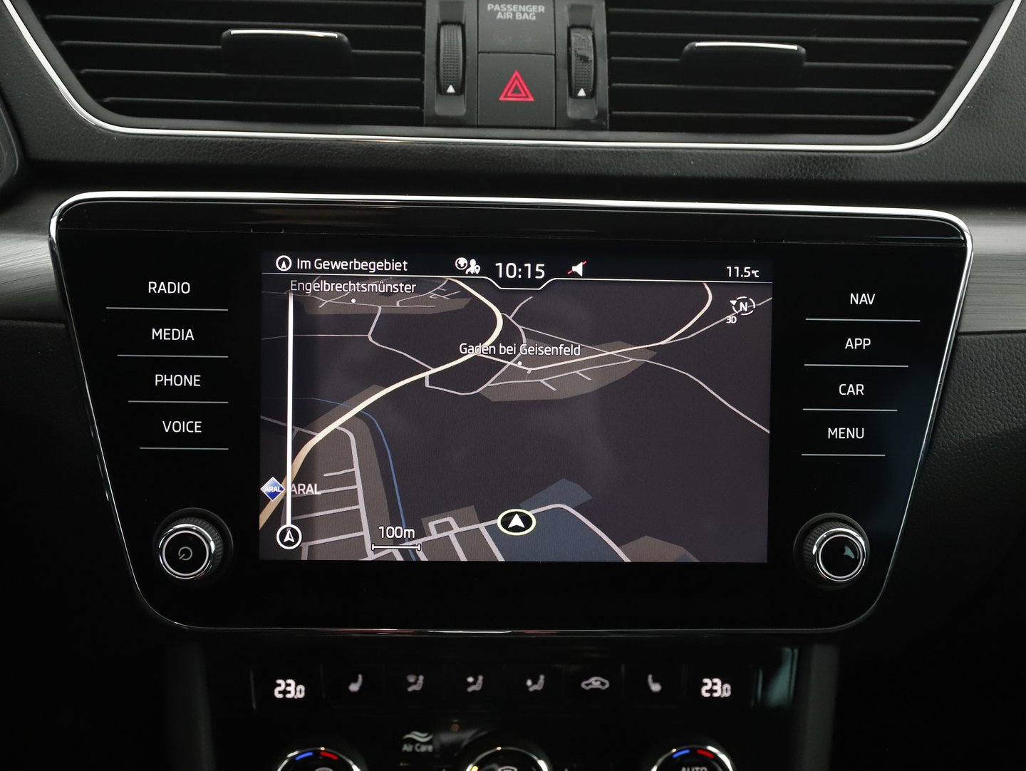 Škoda SUPERB Combi Style TDI SCR DSG | Bild 11 von 21