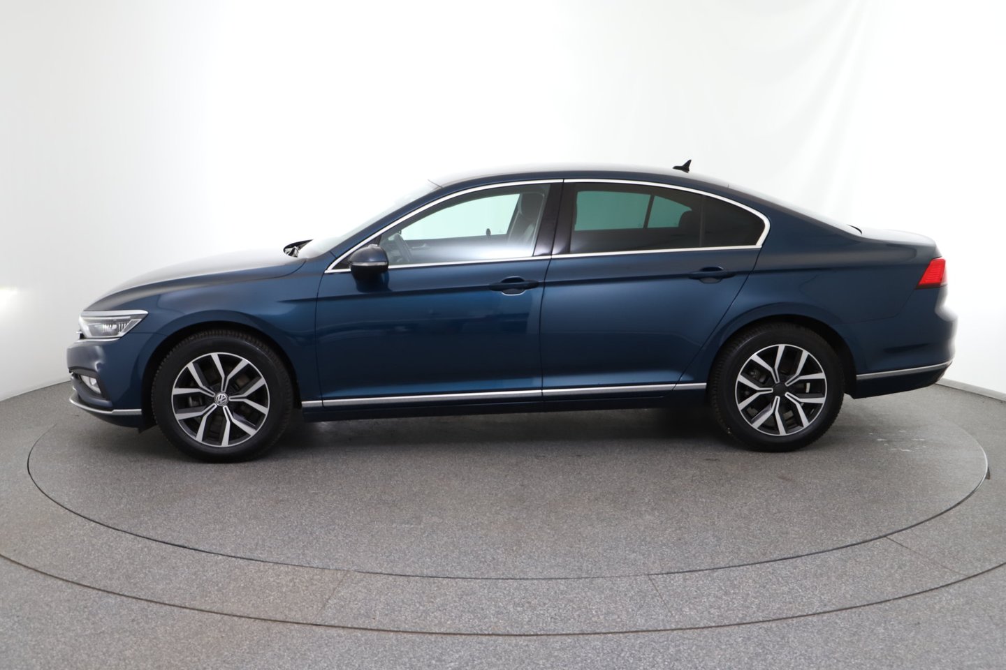 VW Passat Variant Highline TDI SCR DSG | Bild 2 von 28