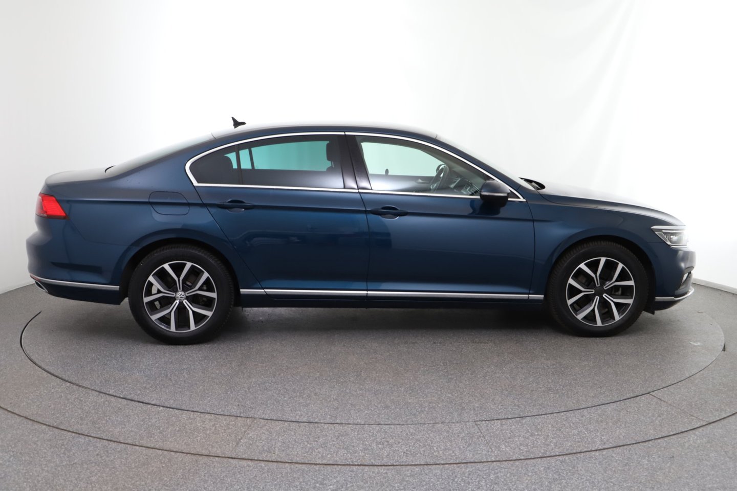 VW Passat Variant Highline TDI SCR DSG | Bild 6 von 28